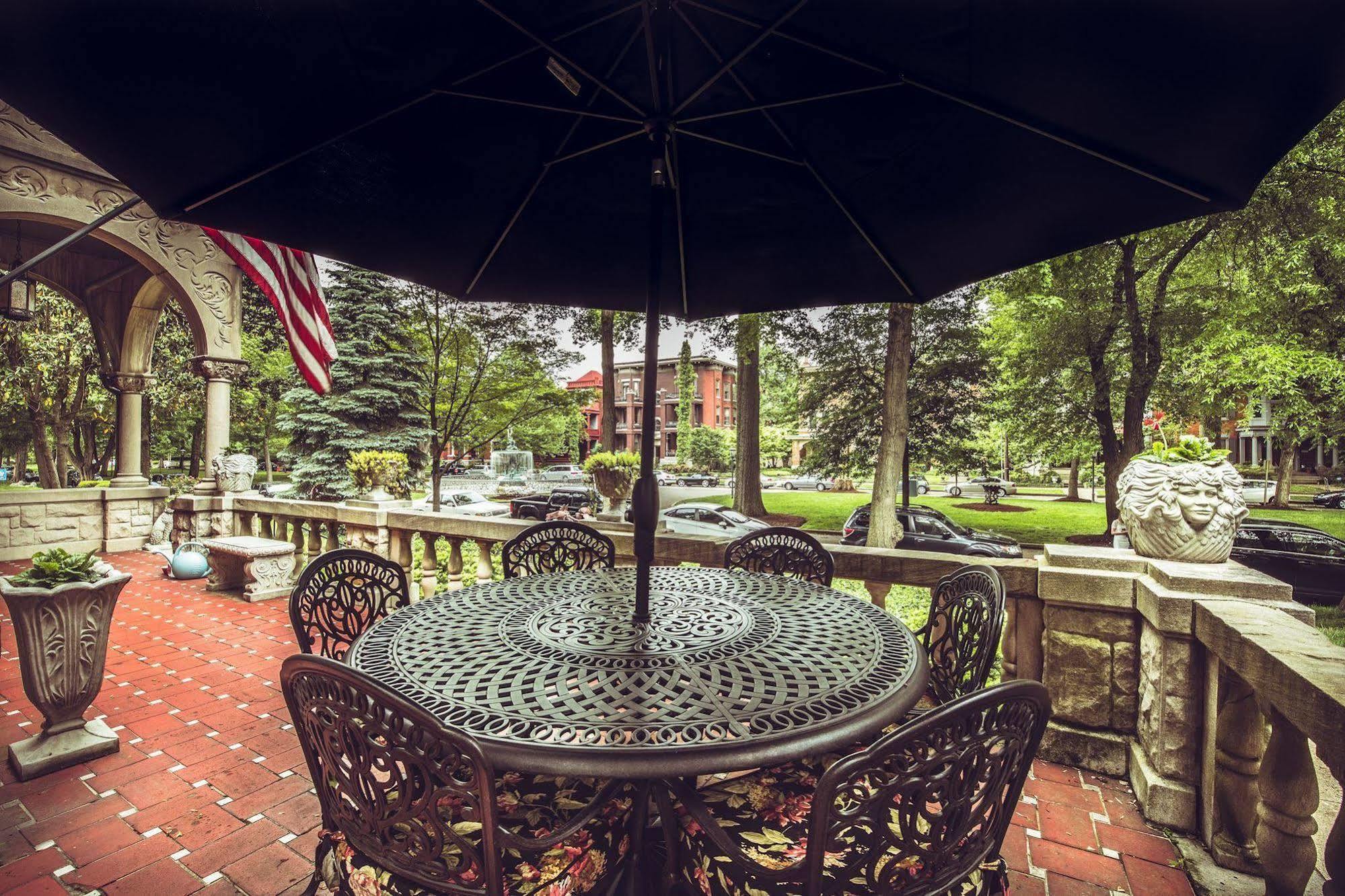 Inn At St James Court Louisville Exterior foto